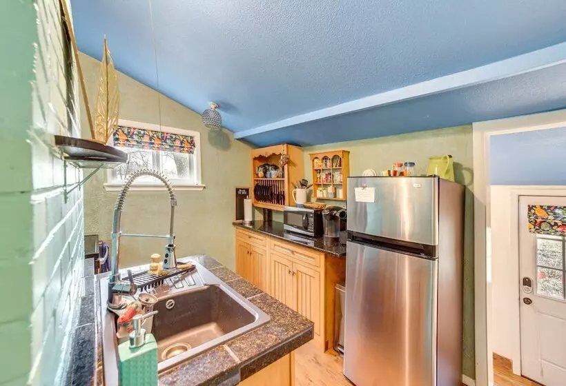 Historic Cabin W/ Yard: 1 Mi To Lake Spavinaw!