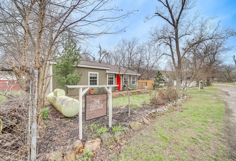 Historic Cabin W/ Yard: 1 Mi To Lake Spavinaw!