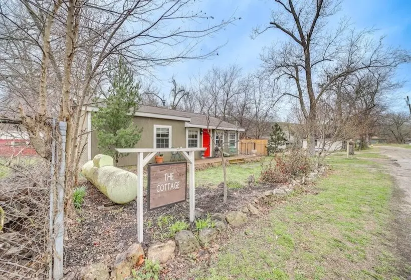 Historic Cabin W/ Yard: 1 Mi To Lake Spavinaw!