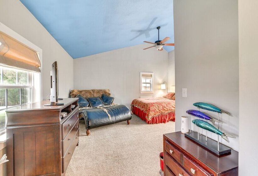 Historic Cabin W/ Yard: 1 Mi To Lake Spavinaw!