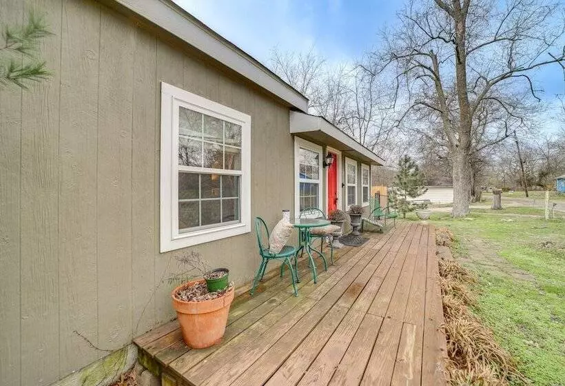 Historic Cabin W/ Yard: 1 Mi To Lake Spavinaw!