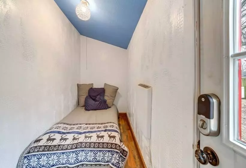 Historic Cabin W/ Yard: 1 Mi To Lake Spavinaw!