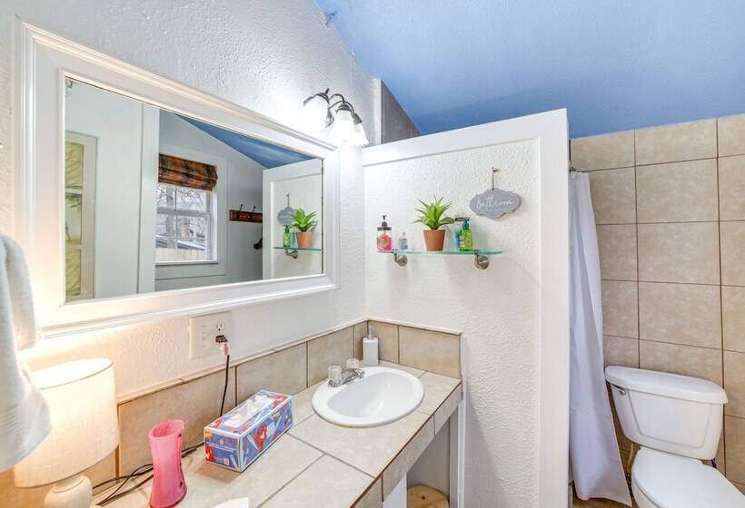 Historic Cabin W/ Yard: 1 Mi To Lake Spavinaw!