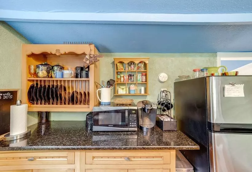 Historic Cabin W/ Yard: 1 Mi To Lake Spavinaw!