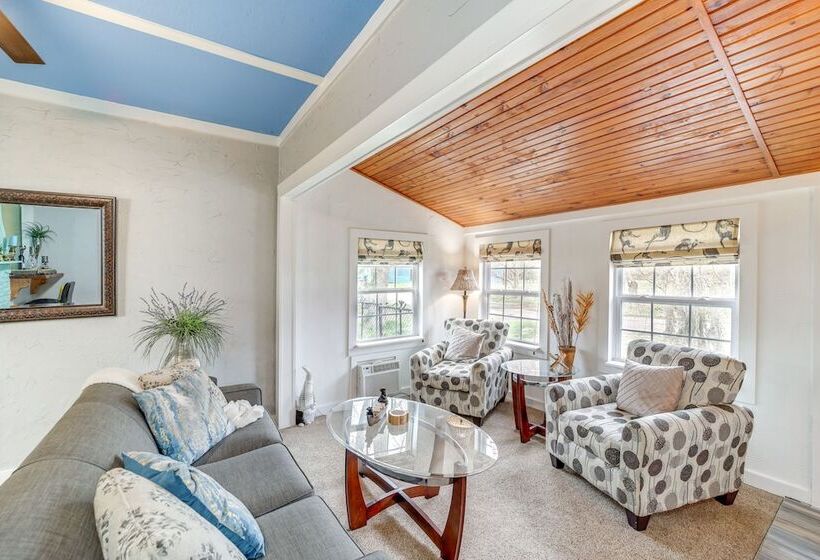 Historic Cabin W/ Yard: 1 Mi To Lake Spavinaw!