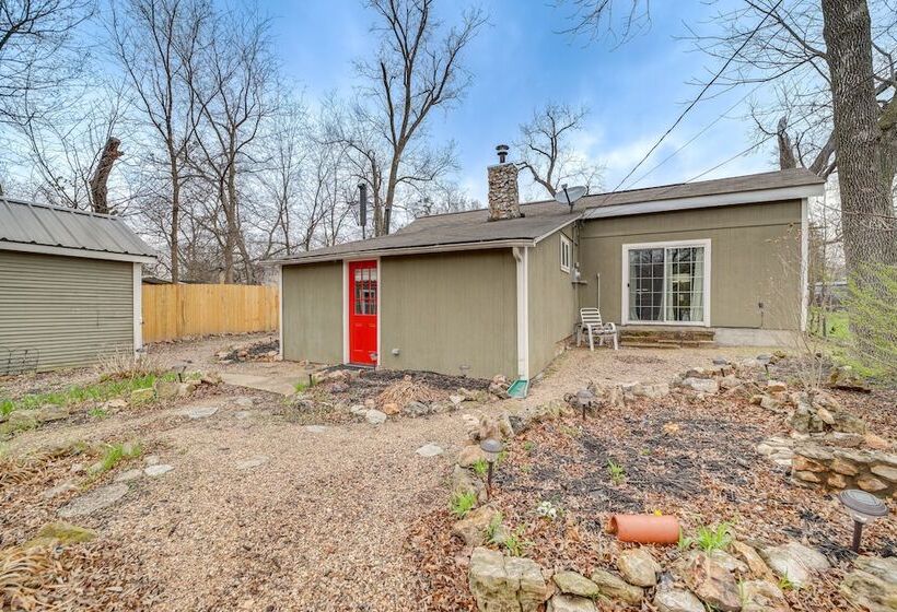 Historic Cabin W/ Yard: 1 Mi To Lake Spavinaw!