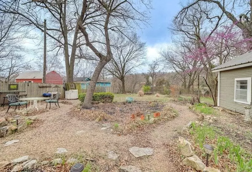 Historic Cabin W/ Yard: 1 Mi To Lake Spavinaw!