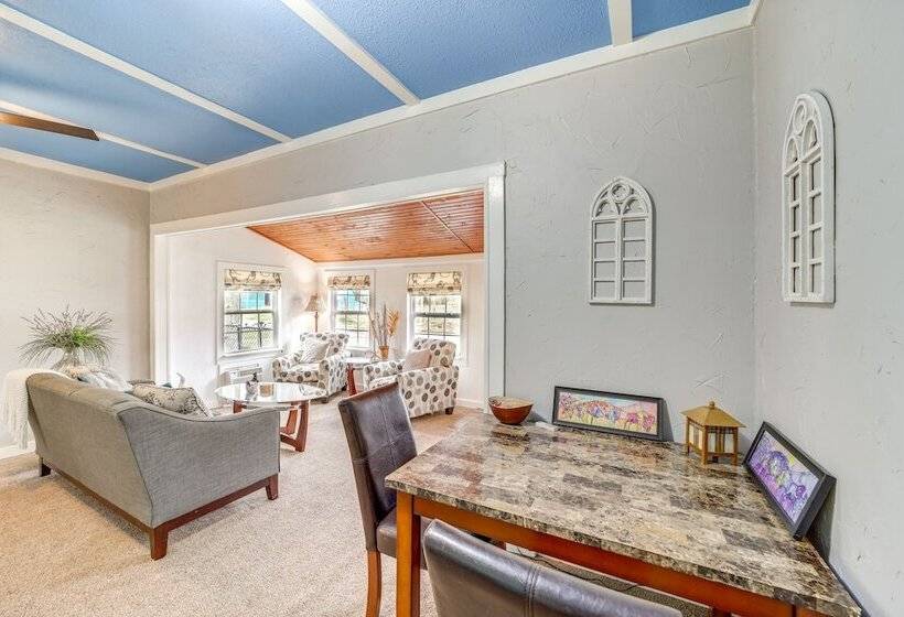 Historic Cabin W/ Yard: 1 Mi To Lake Spavinaw!