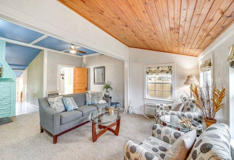 Historic Cabin W/ Yard: 1 Mi To Lake Spavinaw!