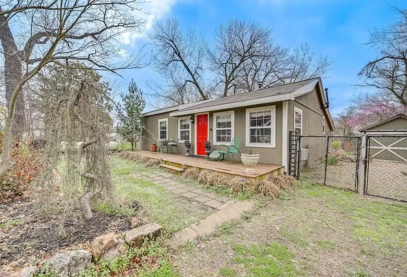 Historic Cabin W/ Yard: 1 Mi To Lake Spavinaw!