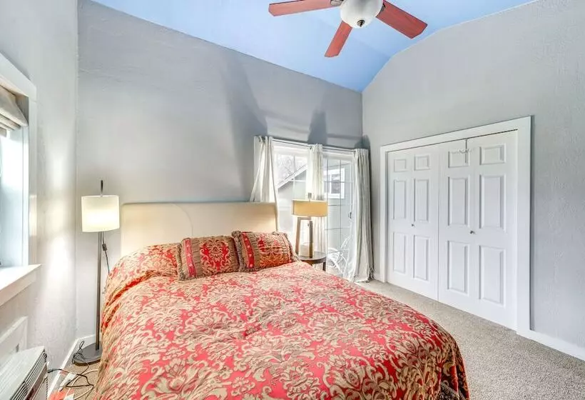 Historic Cabin W/ Yard: 1 Mi To Lake Spavinaw!