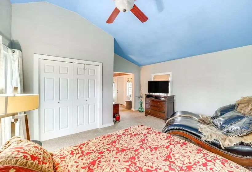 Historic Cabin W/ Yard: 1 Mi To Lake Spavinaw!