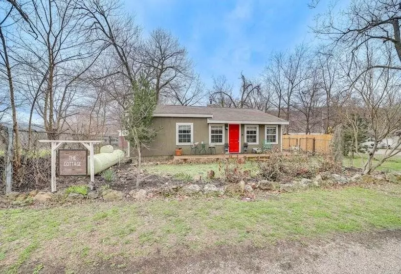 Historic Cabin W/ Yard: 1 Mi To Lake Spavinaw!