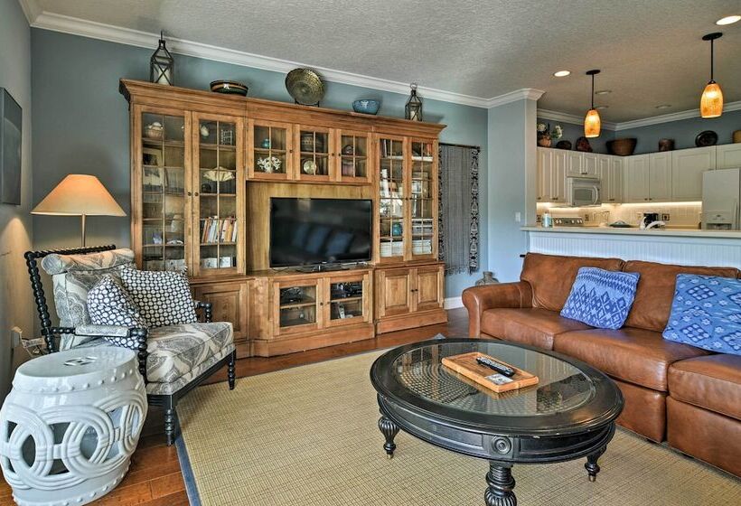 Holmes Beach Home: Pool, Hot Tub, Walk To Beach!