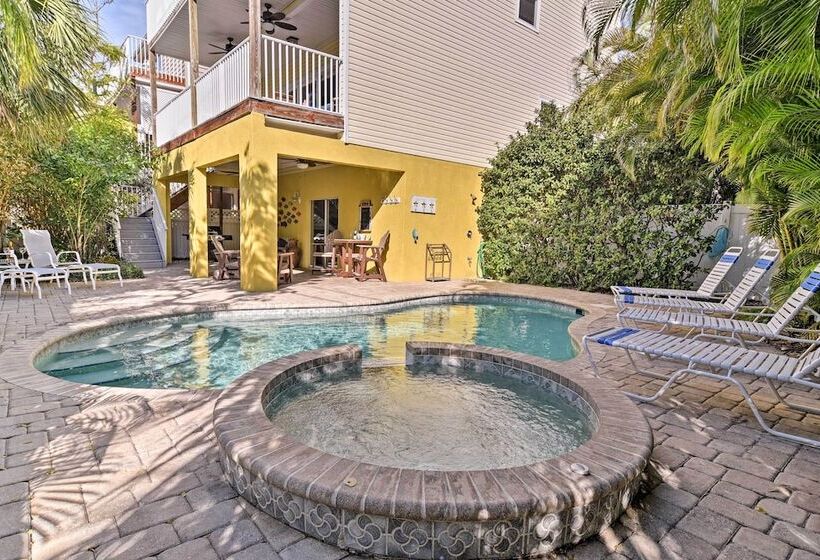 Holmes Beach Home: Pool, Hot Tub, Walk To Beach!