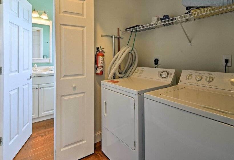 Holmes Beach Home: Pool, Hot Tub, Walk To Beach!