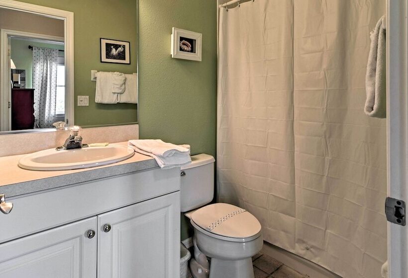 Holmes Beach Home: Pool, Hot Tub, Walk To Beach!