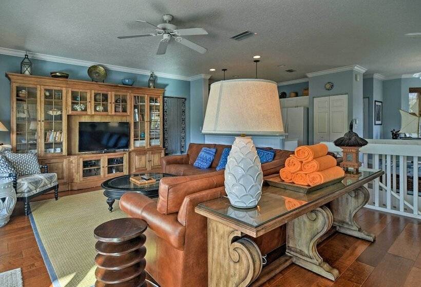 Holmes Beach Home: Pool, Hot Tub, Walk To Beach!