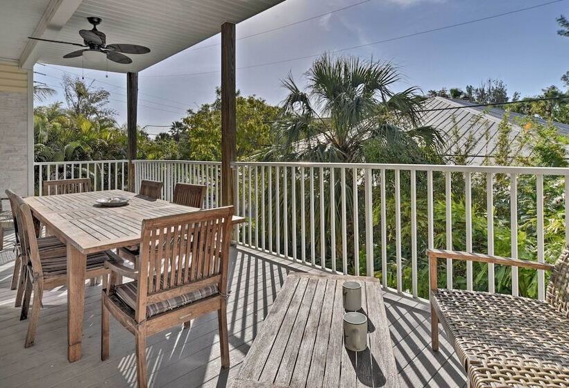 Holmes Beach Home: Pool, Hot Tub, Walk To Beach!
