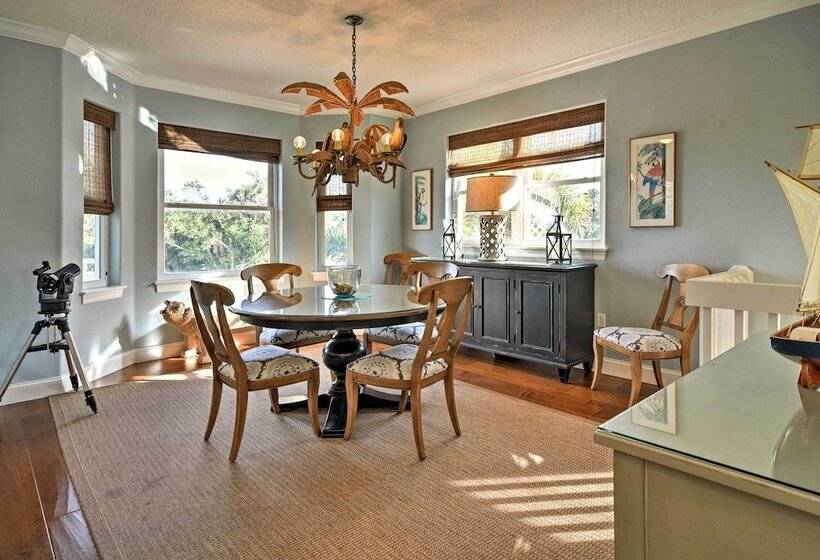 Holmes Beach Home: Pool, Hot Tub, Walk To Beach!