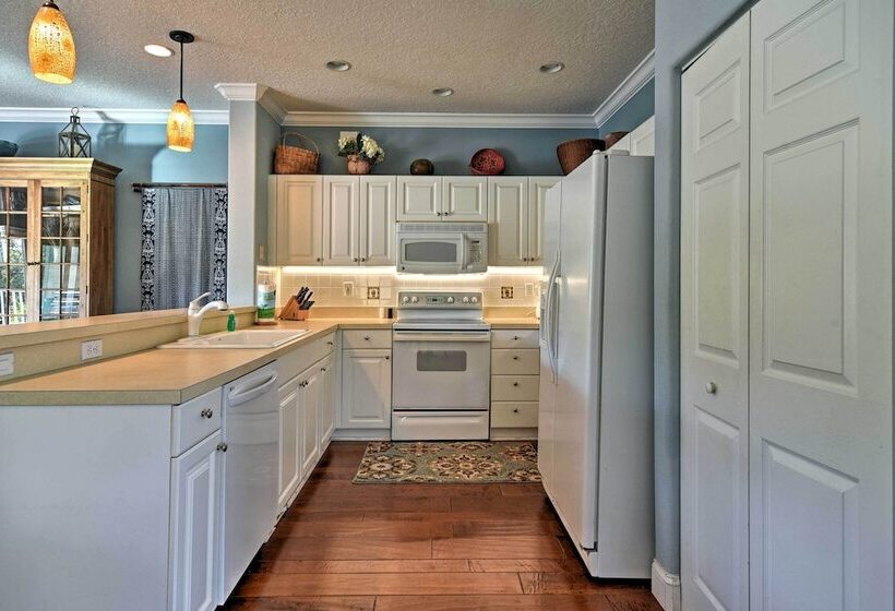 Holmes Beach Home: Pool, Hot Tub, Walk To Beach!