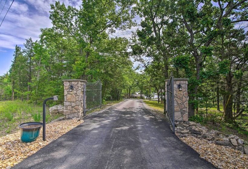 Inviting Home W/ Pool & Hot Tub On Table Rock Lake