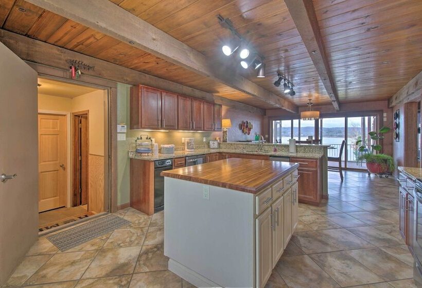 Inviting Home W/ Pool & Hot Tub On Table Rock Lake