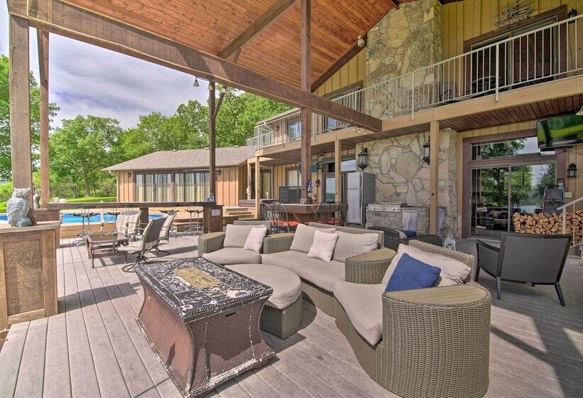 Inviting Home W/ Pool & Hot Tub On Table Rock Lake