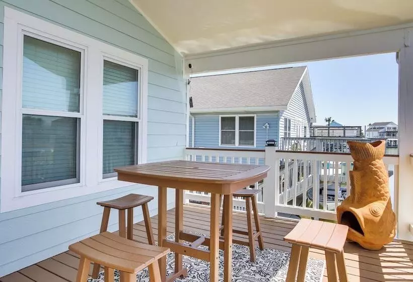 Jamaica Beach Canal Home W/ Private Boat Dock!