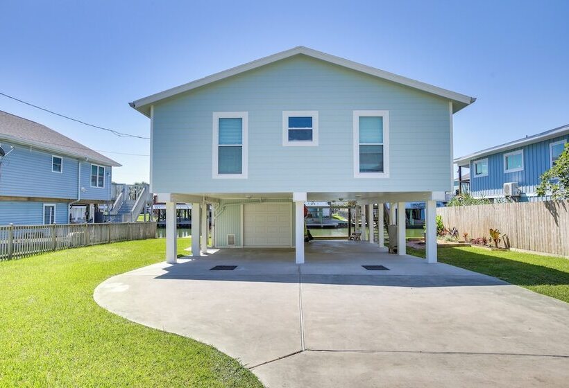 Jamaica Beach Canal Home W/ Private Boat Dock!