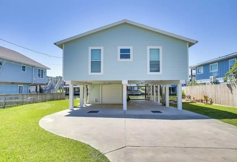 Jamaica Beach Canal Home W/ Private Boat Dock!