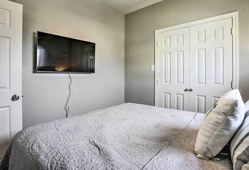 Jamaica Beach Canal Home W/ Private Boat Dock!