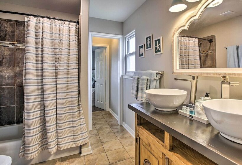 Jamaica Beach Canal Home W/ Private Boat Dock!