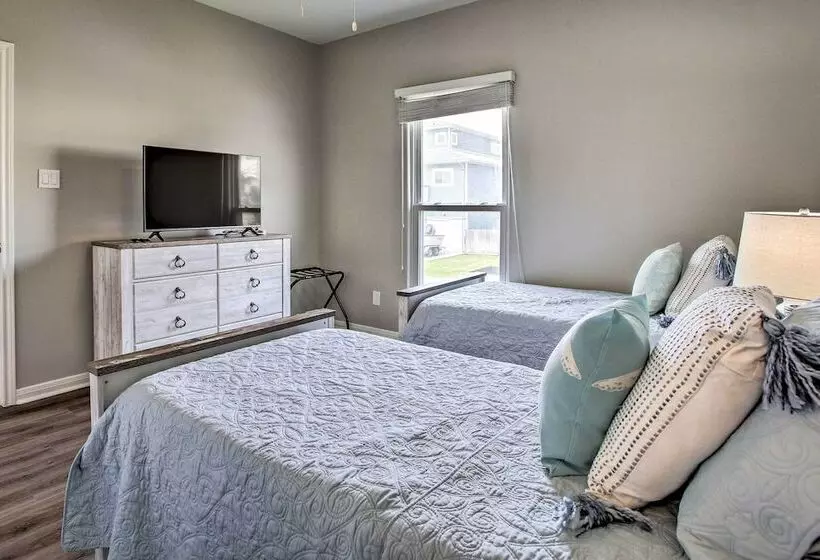 Jamaica Beach Canal Home W/ Private Boat Dock!