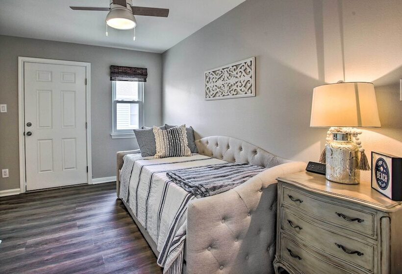 Jamaica Beach Canal Home W/ Private Boat Dock!