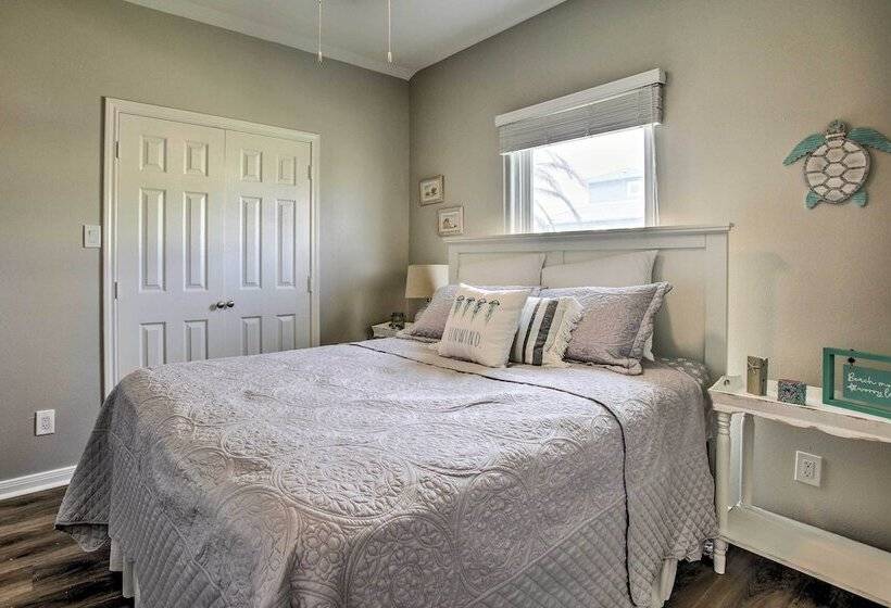 Jamaica Beach Canal Home W/ Private Boat Dock!