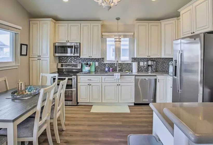 Jamaica Beach Canal Home W/ Private Boat Dock!