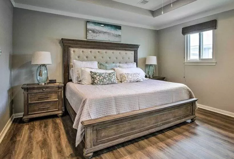 Jamaica Beach Canal Home W/ Private Boat Dock!