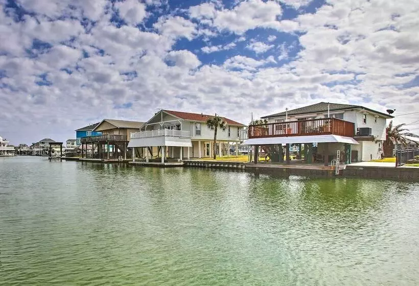 Jamaica Beach Canal Home W/ Private Boat Dock!