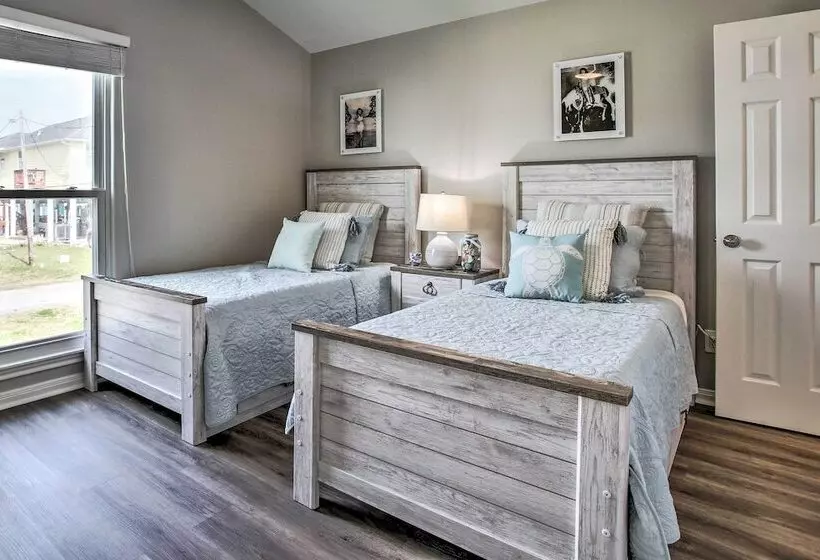 Jamaica Beach Canal Home W/ Private Boat Dock!