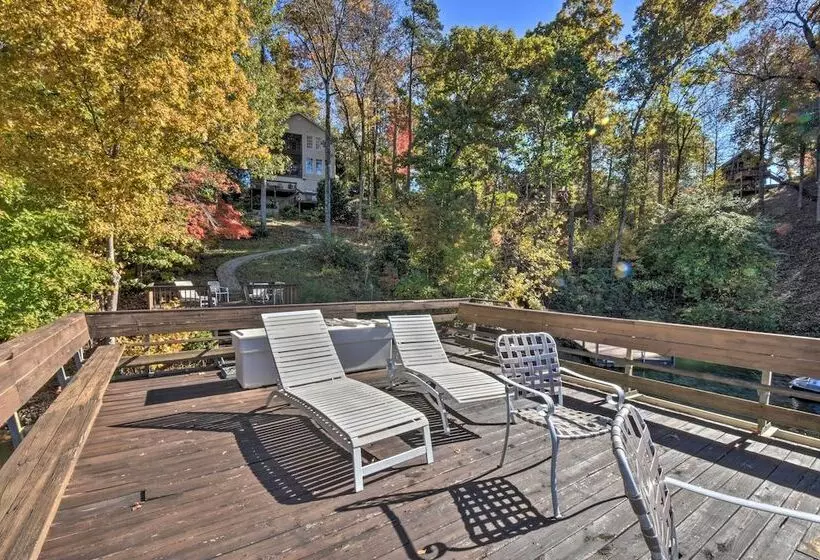 Lake Keowee Escape W/ Dock, Deck & Lake Access!