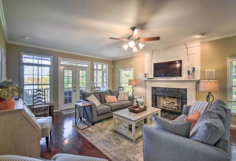 Lake Keowee Escape W/ Dock, Deck & Lake Access!