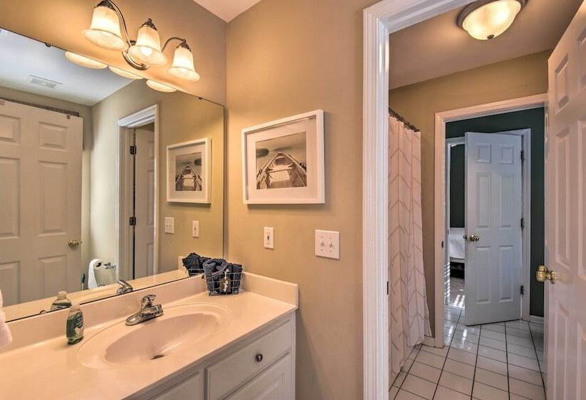 Lake Keowee Escape W/ Dock, Deck & Lake Access!