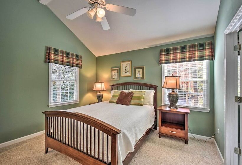 Lake Keowee Escape W/ Dock, Deck & Lake Access!