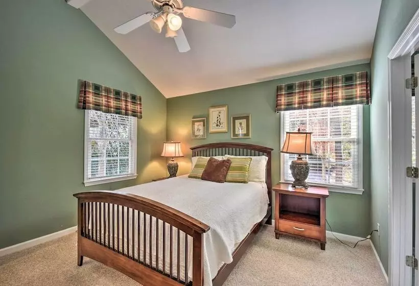 Lake Keowee Escape W/ Dock, Deck & Lake Access!