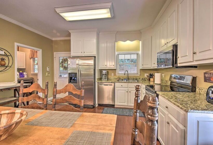 Lake Keowee Escape W/ Dock, Deck & Lake Access!