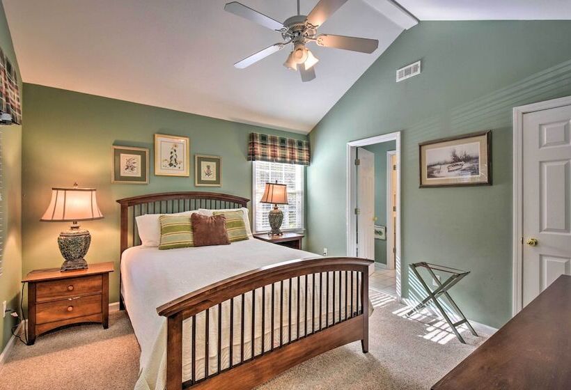 Lake Keowee Escape W/ Dock, Deck & Lake Access!