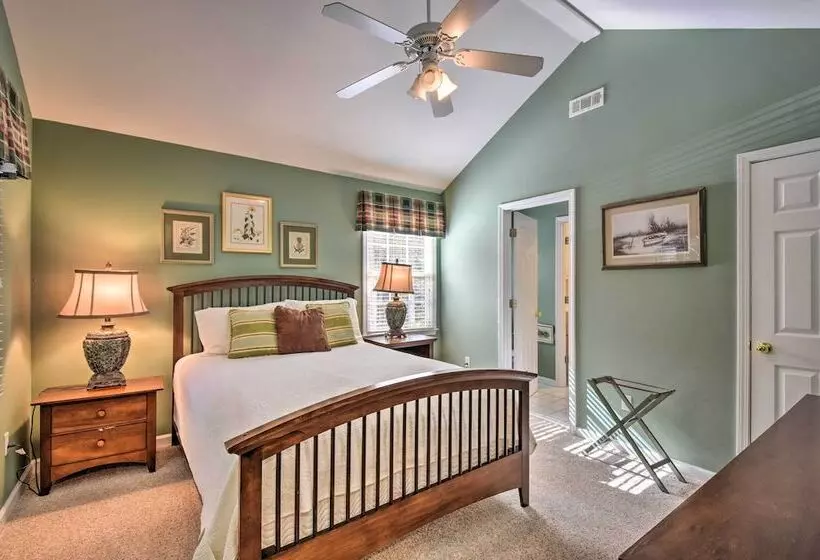 Lake Keowee Escape W/ Dock, Deck & Lake Access!