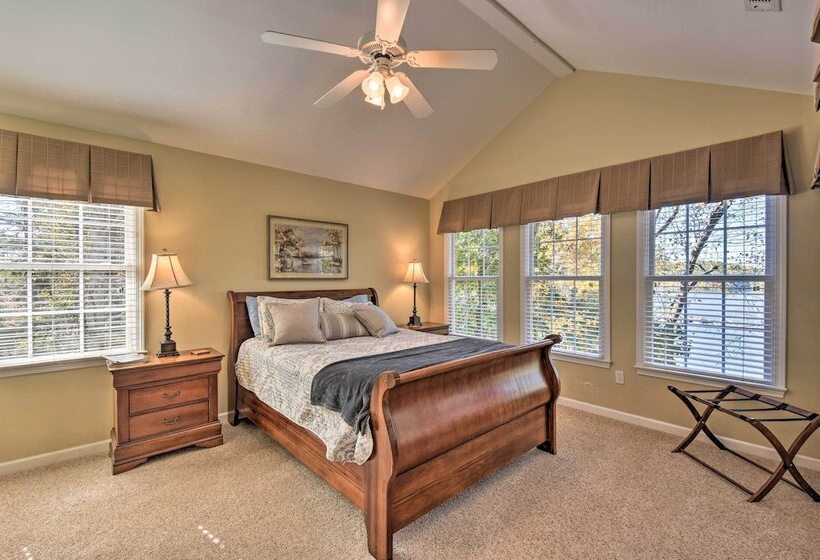 Lake Keowee Escape W/ Dock, Deck & Lake Access!