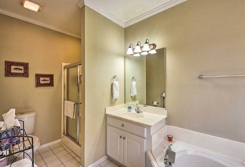 Lake Keowee Escape W/ Dock, Deck & Lake Access!